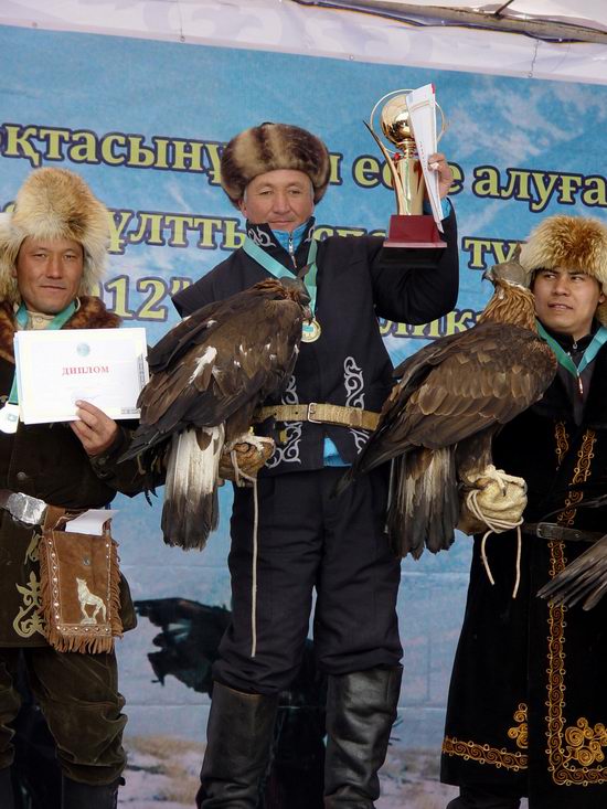 Kazakhstan - The hunt with tame hawks and falcons view 26