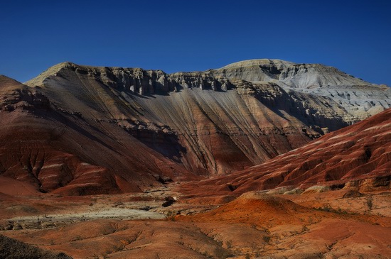 Clay mountains, Altyn Emel park, Kazakhstan, photo 2