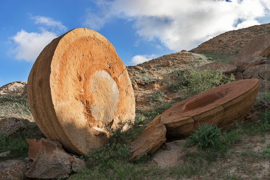 The field of spherical concretions Torysh in Mangistau, Kazakhstan, photo 1