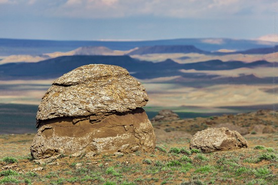 The field of spherical concretions Torysh in Mangistau, Kazakhstan, photo 10