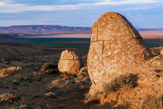 The field of spherical concretions Torysh in Mangistau, Kazakhstan, photo 3