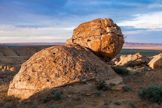 The field of spherical concretions Torysh in Mangistau, Kazakhstan, photo 4