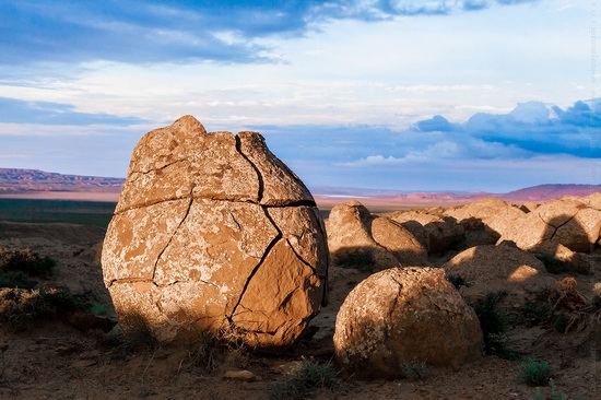 The field of spherical concretions Torysh in Mangistau, Kazakhstan, photo 5