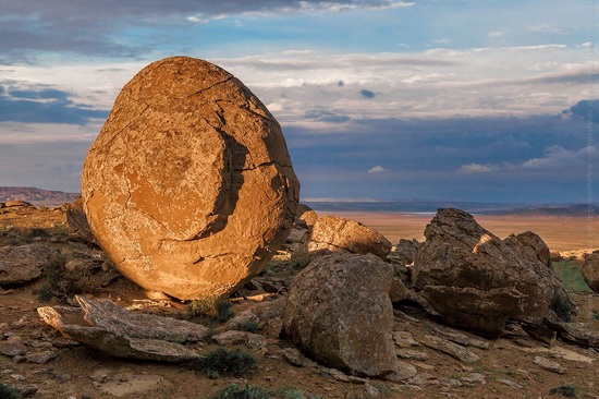 The field of spherical concretions Torysh in Mangistau, Kazakhstan, photo 7