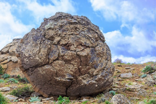 The field of spherical concretions Torysh in Mangistau, Kazakhstan, photo 8