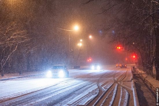 Almaty after heavy snowfall, Kazakhstan, photo 1