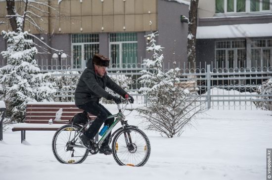 Almaty after heavy snowfall, Kazakhstan, photo 5