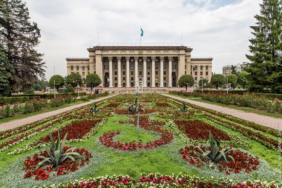 Walk around the center of Almaty, Kazakhstan, photo 1