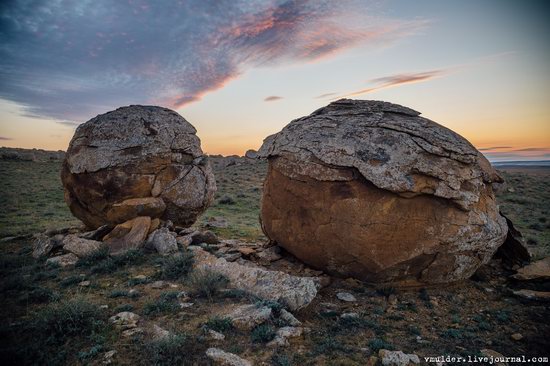 Valley of Stone Balls on Mangyshlak Peninsula, Kazakhstan, photo 3