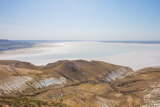 Snow-white landscapes of Sor Tuzbair, Kazakhstan, photo 1