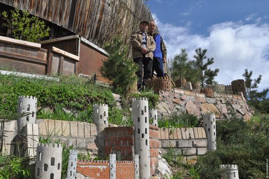 Fairytale castles on a hillside in Petropavl, Kazakhstan, photo 11