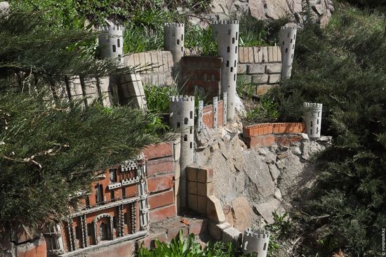 Fairytale castles on a hillside in Petropavl, Kazakhstan, photo 12