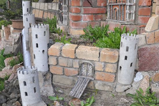 Fairytale castles on a hillside in Petropavl, Kazakhstan, photo 13