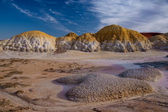 Multicolored chalk mountains of Akzhar, Kazakhstan, photo 6